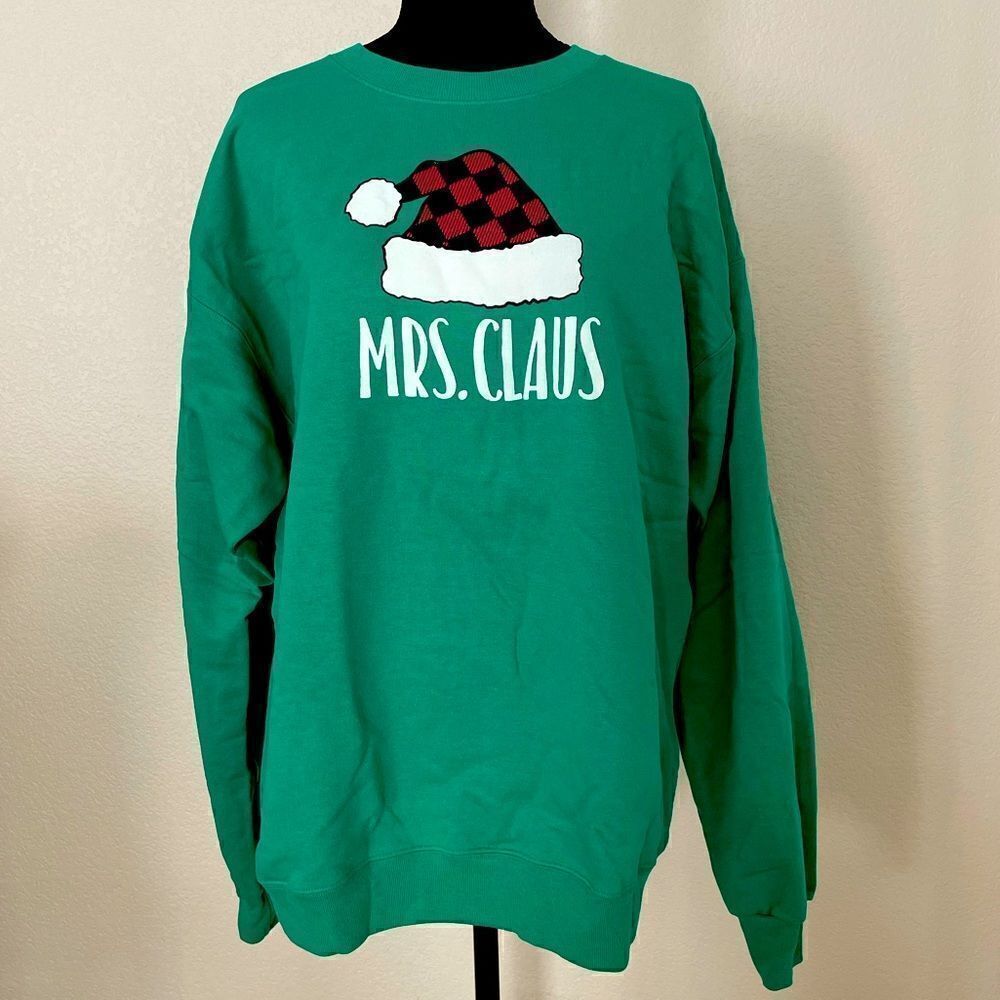 NWT Hanes Women’s Holiday Sweatshirt